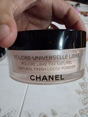 CHANEL Natural Finish Loose Powder - Light Beige, Black Lid
